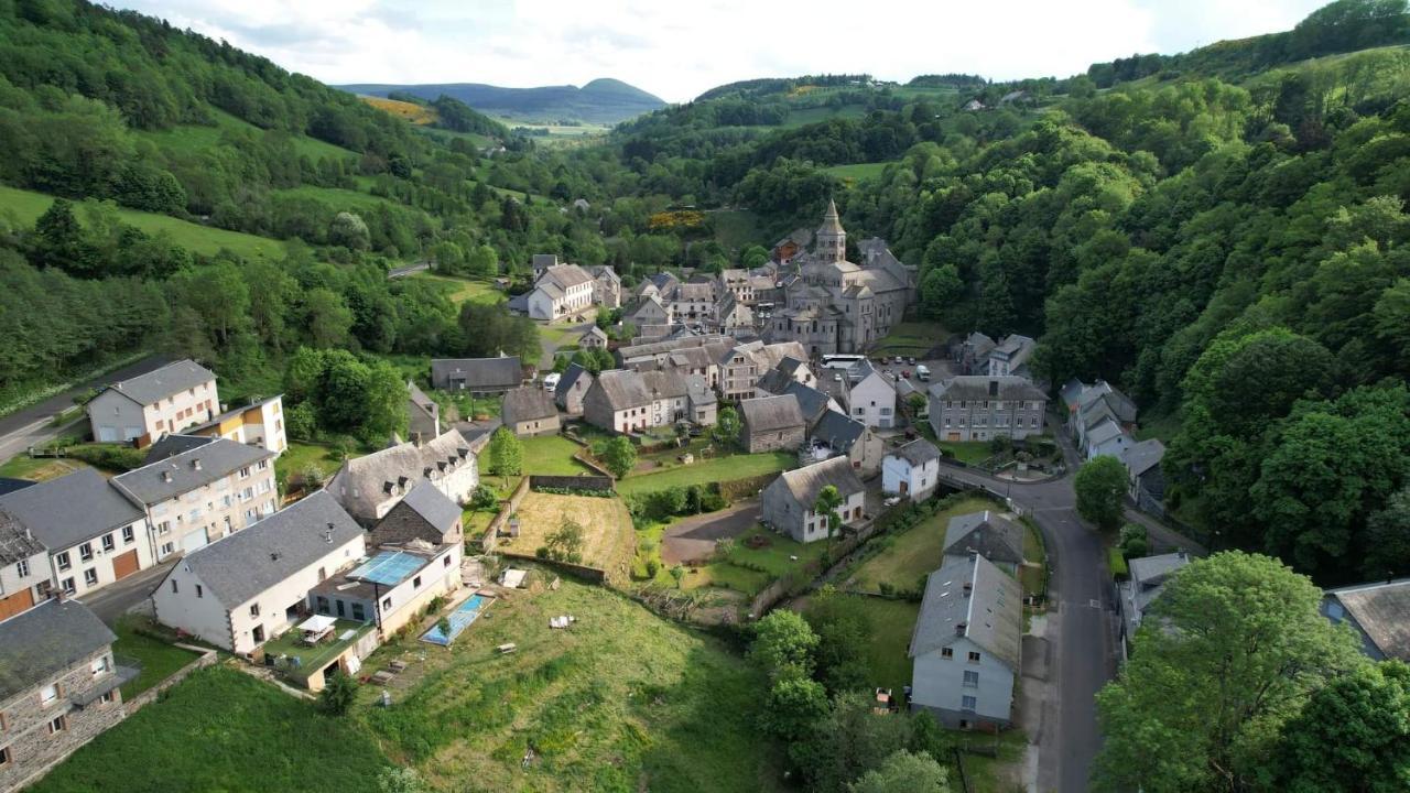 Coquelicot, Entre Volcans D Auvergne Et Sancy, Orcival. Exterior foto